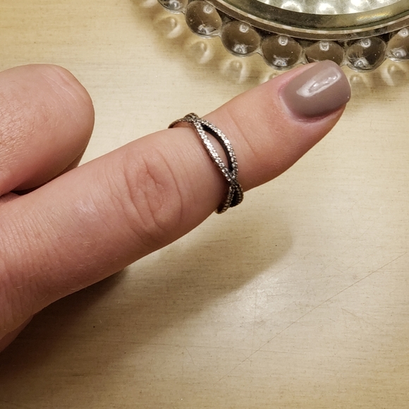 Pandora Crossing Bands Ring - Picture 2 of 3